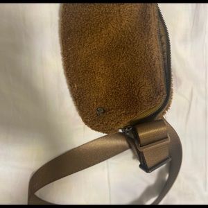 Teddy crossbody lululemon